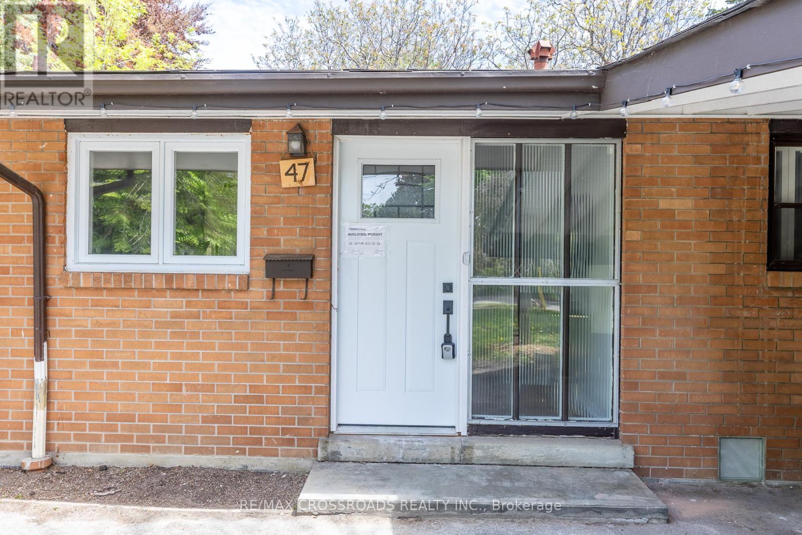 47 MUNSON CRESCENT - Image 2