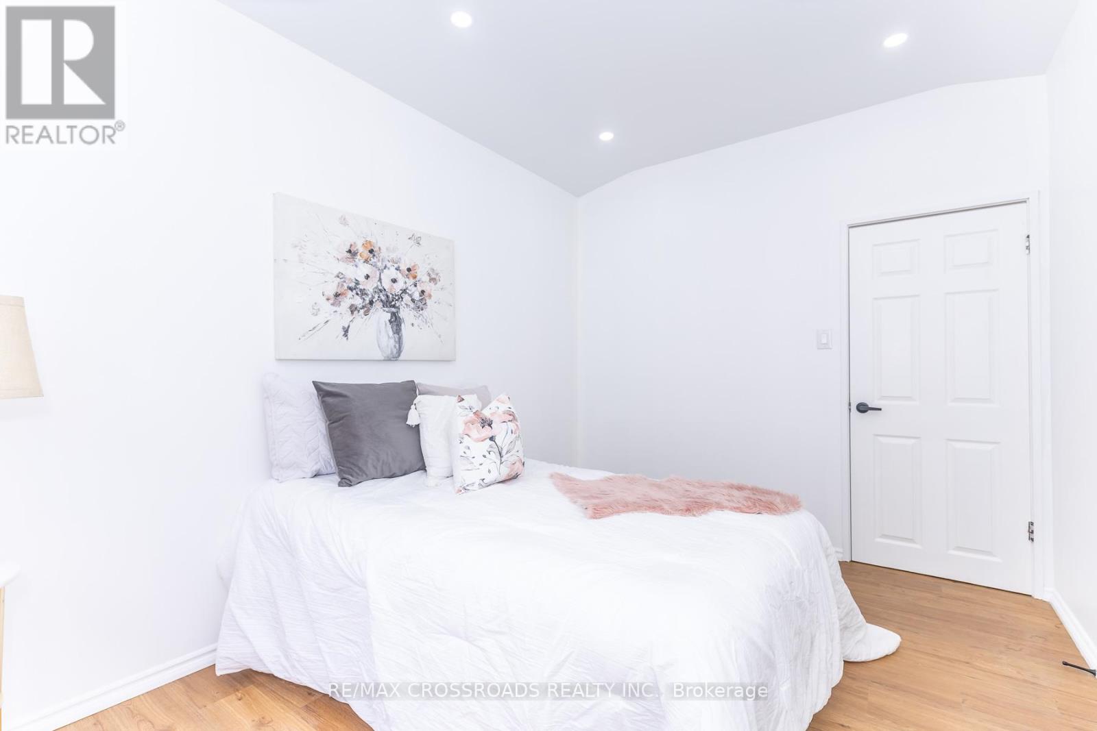 47 MUNSON CRESCENT - 21