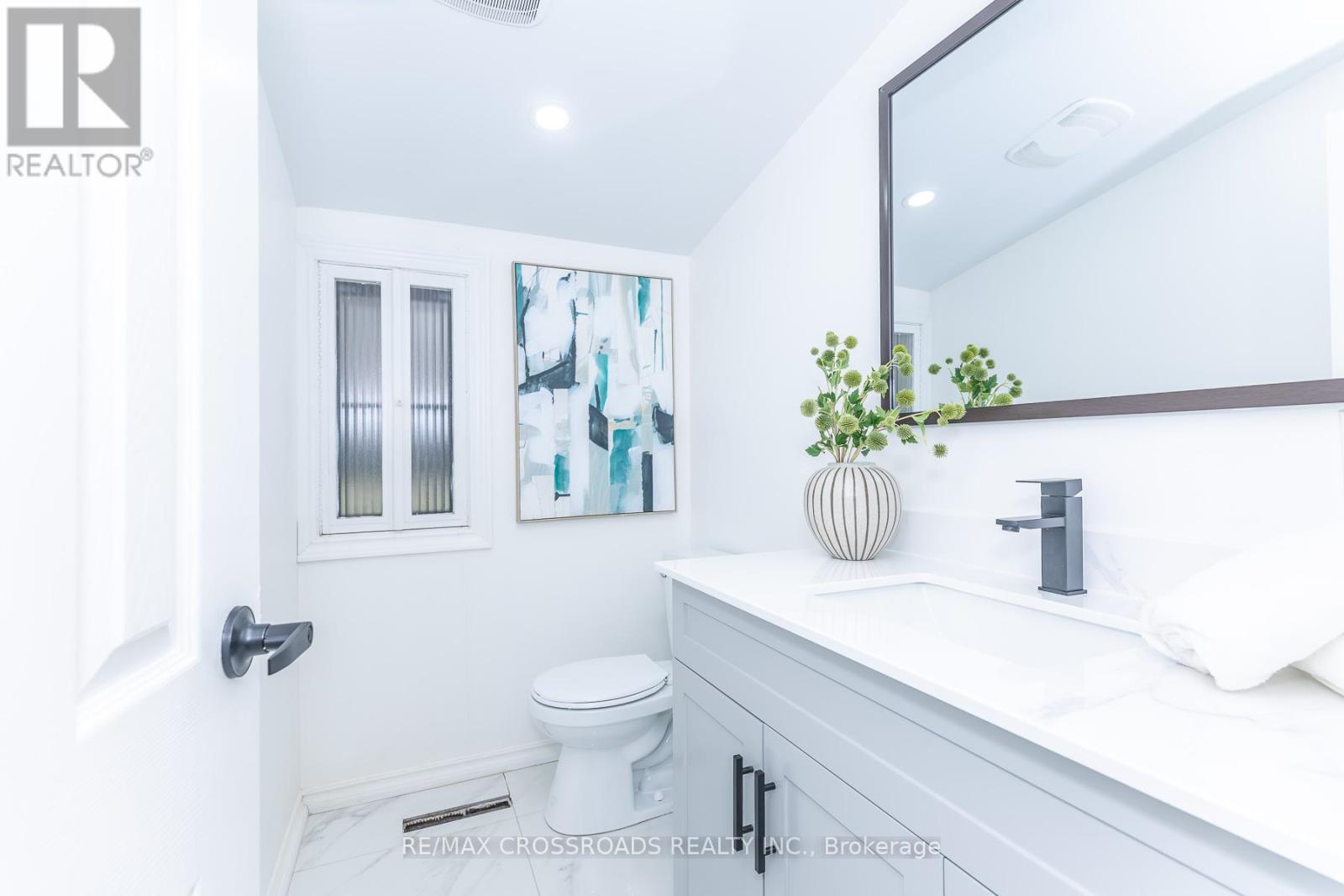 47 MUNSON CRESCENT - 23