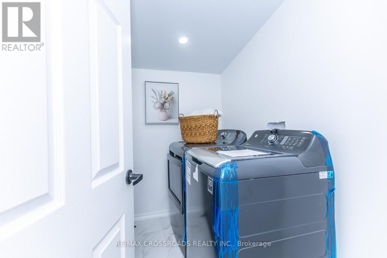 47 MUNSON CRESCENT - 24