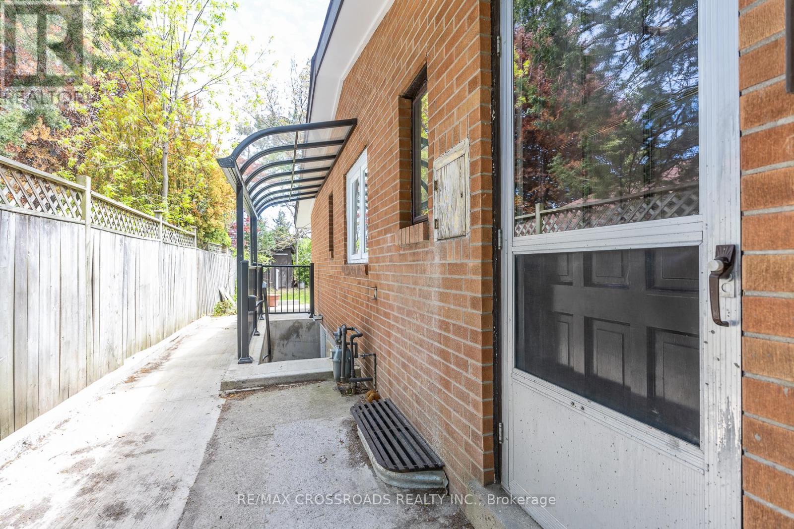 47 MUNSON CRESCENT - 27
