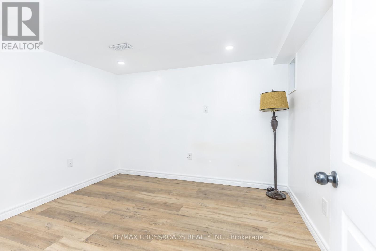 47 MUNSON CRESCENT - 42