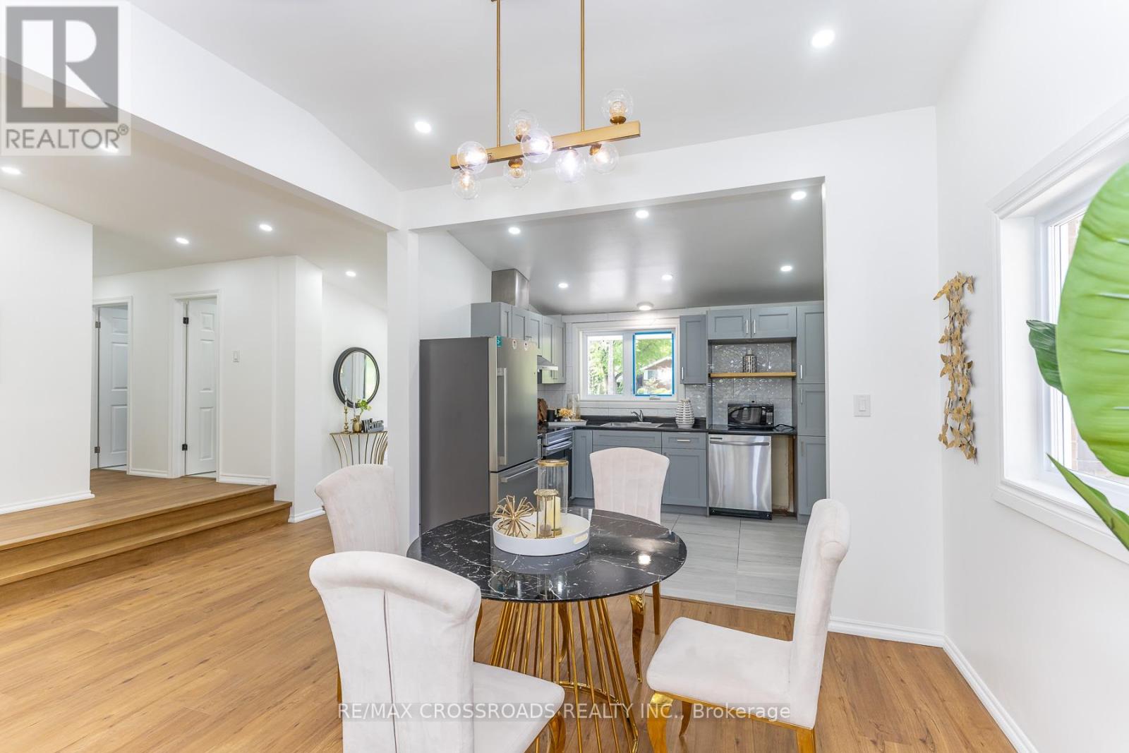 47 MUNSON CRESCENT - 6