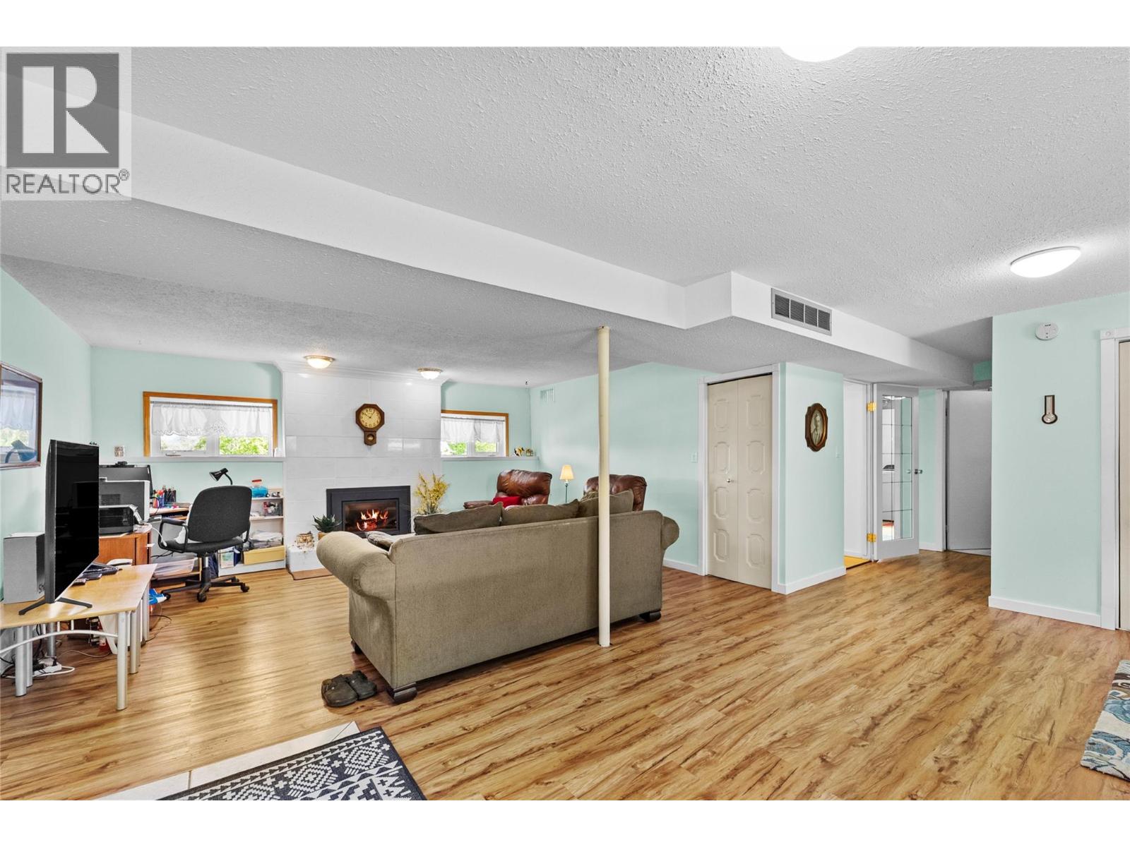 179 Monmouth Drive - 23