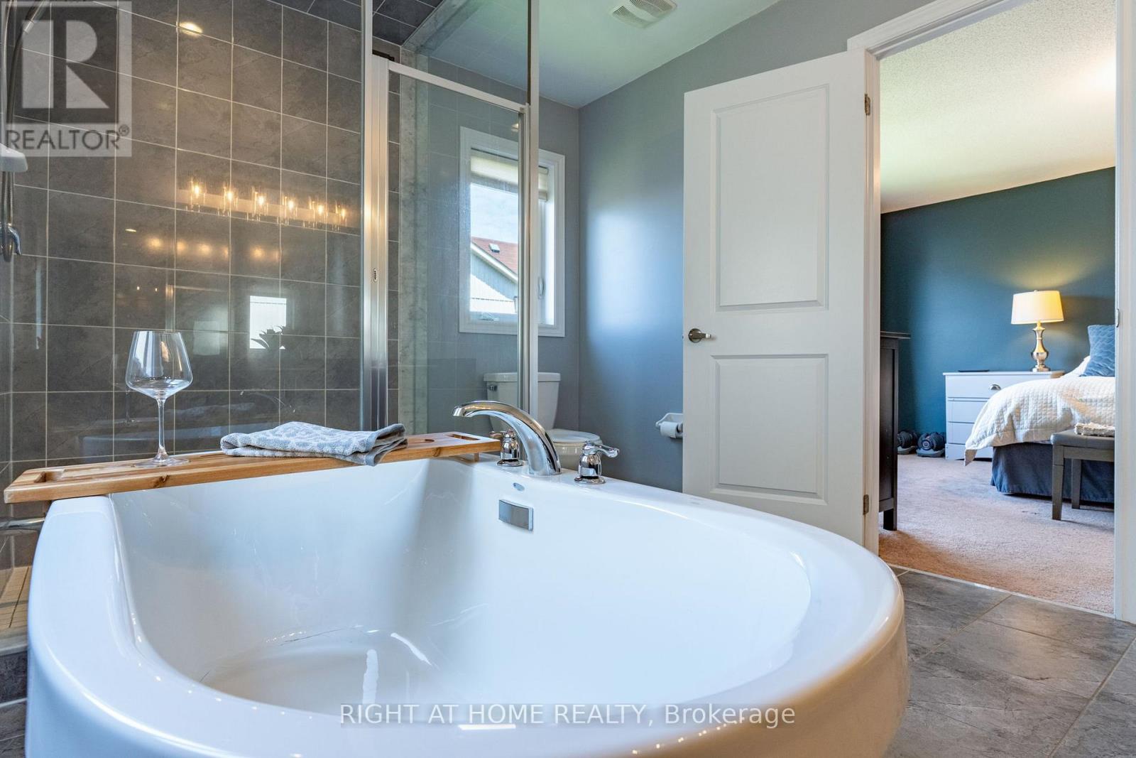 72 WAGNER CRESCENT - 38
