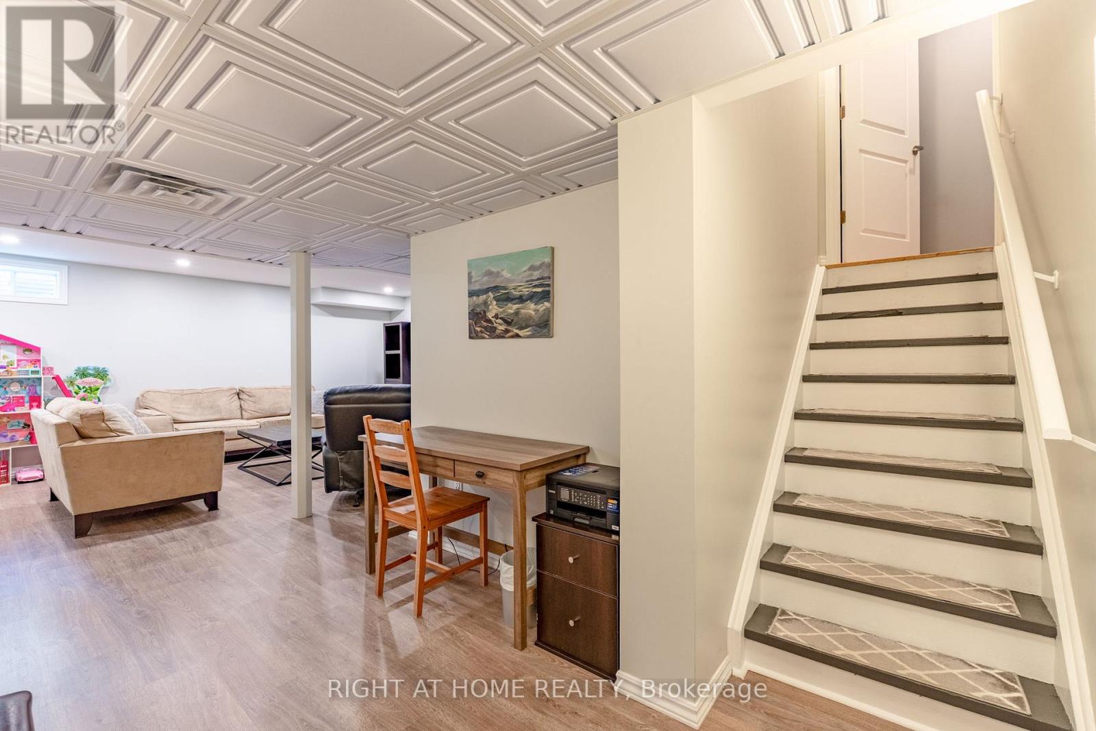 72 WAGNER CRESCENT - 39