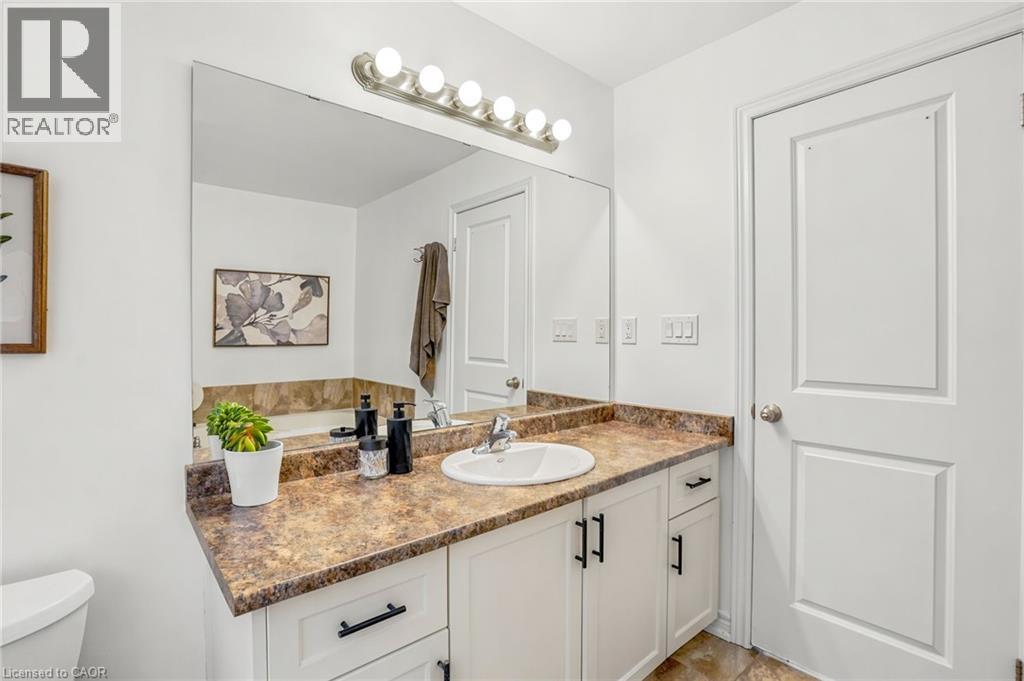 49 NARBONNE Crescent, Stoney Creek, Ontario, L8J0J7 — Photo 20