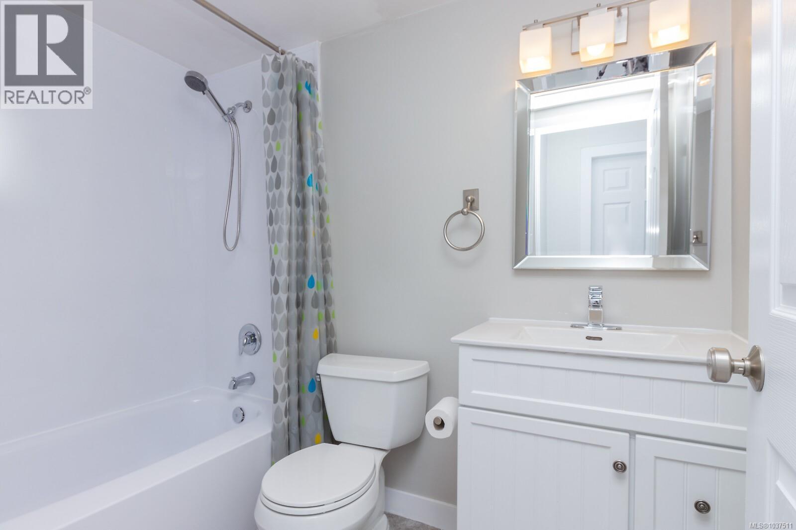 210 3240 Glasgow Ave, Saanich