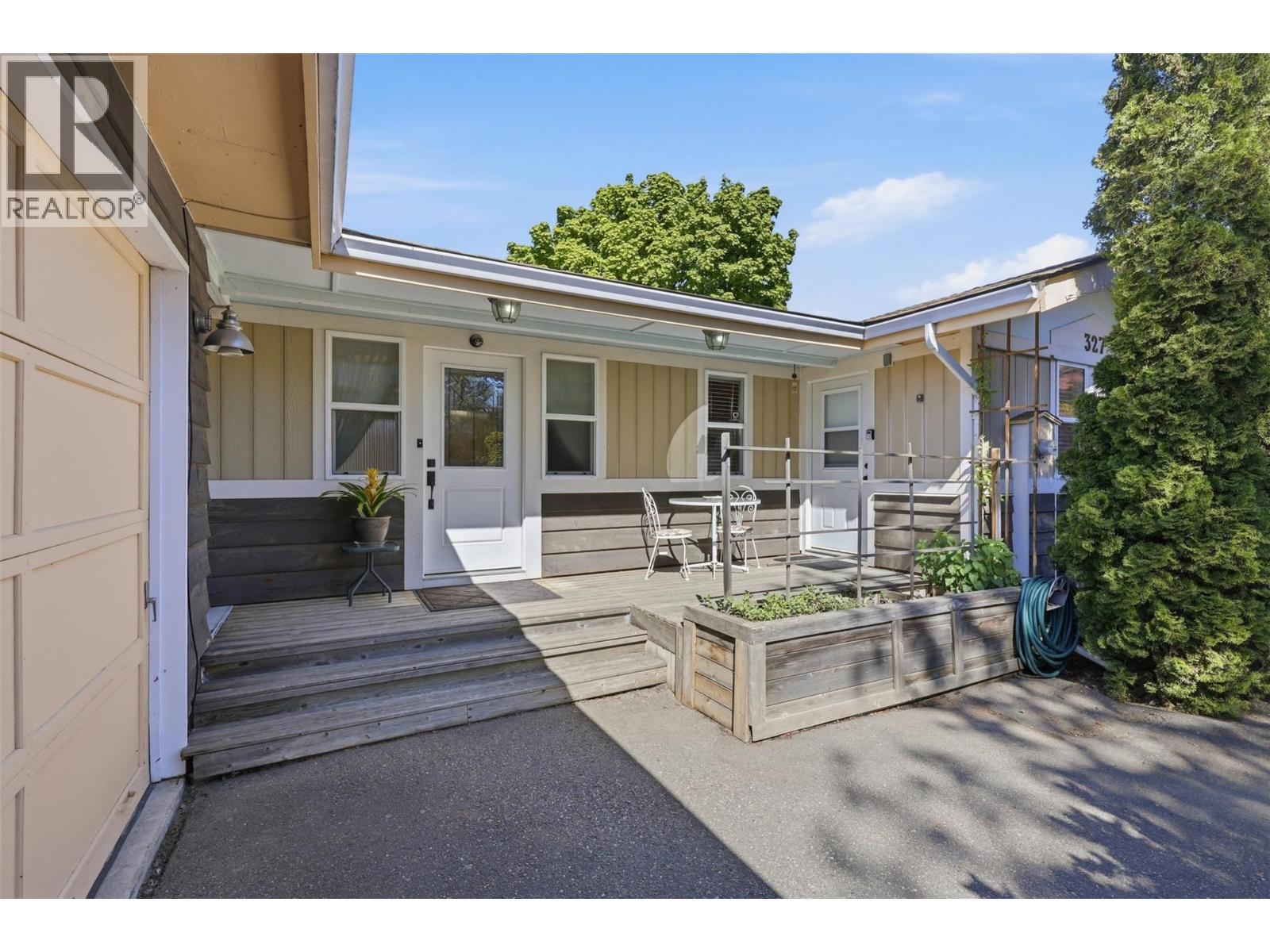 327 Lakeshore Drive - 3