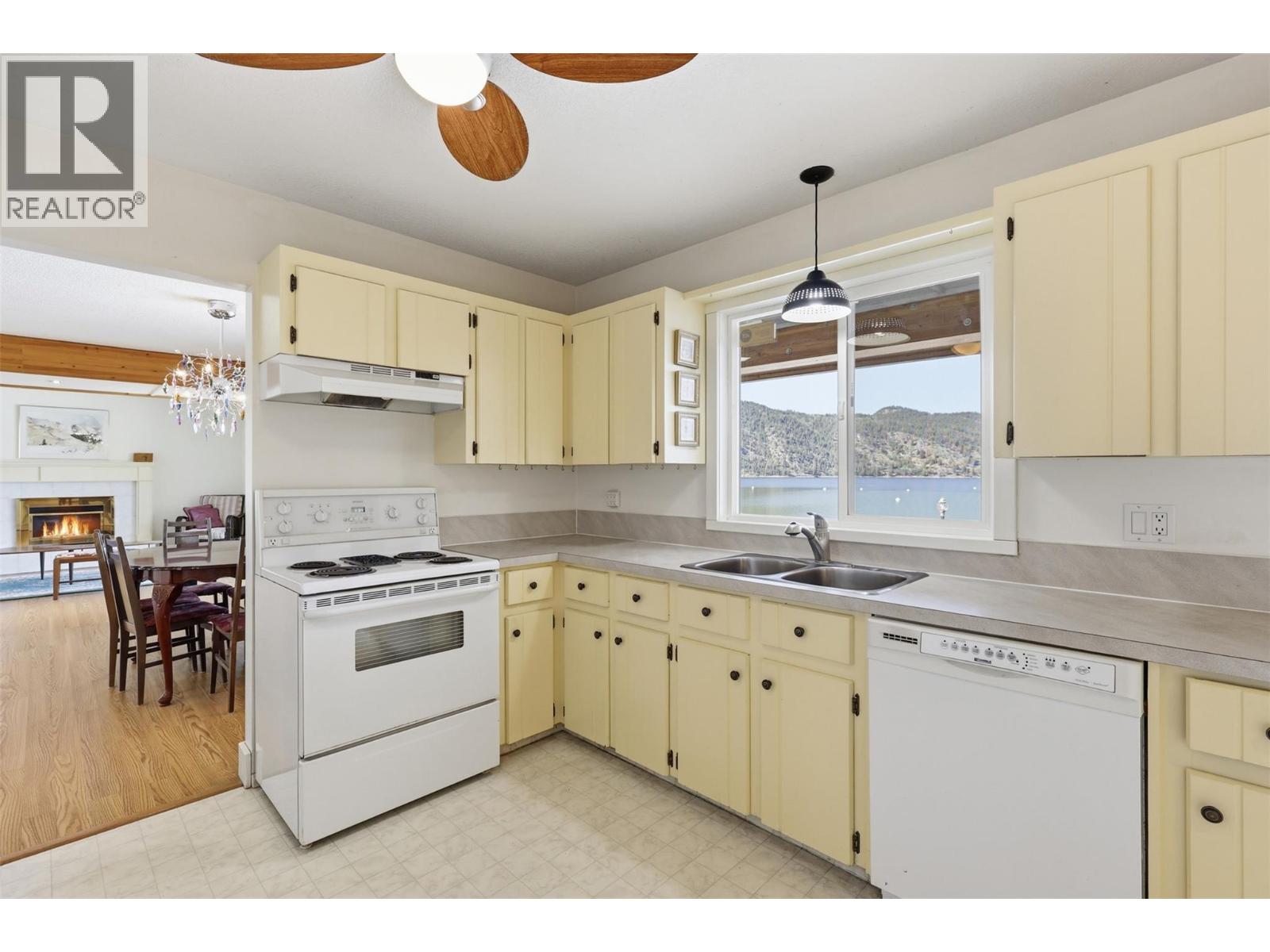 327 Lakeshore Drive - 11