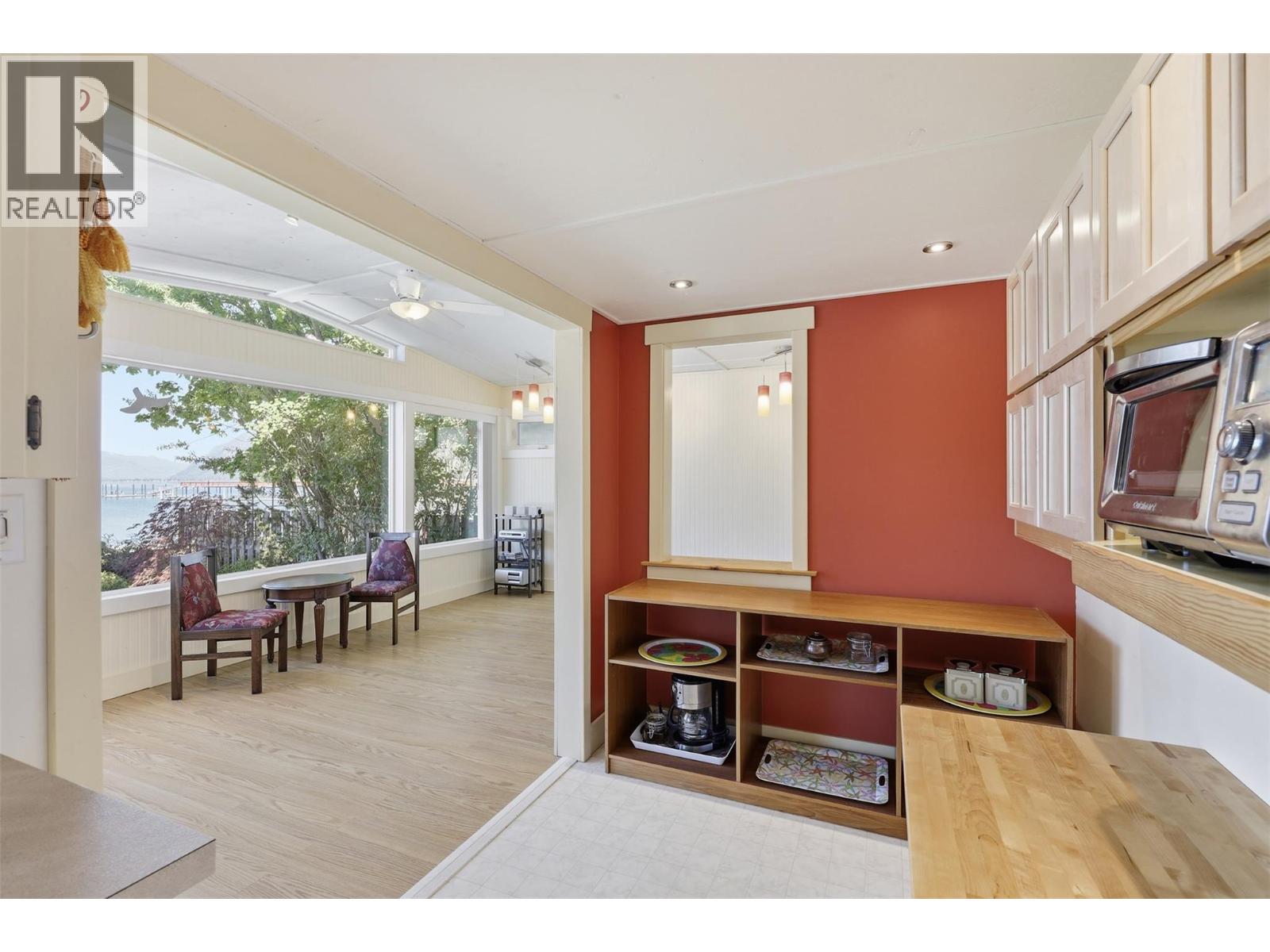 327 Lakeshore Drive - 14