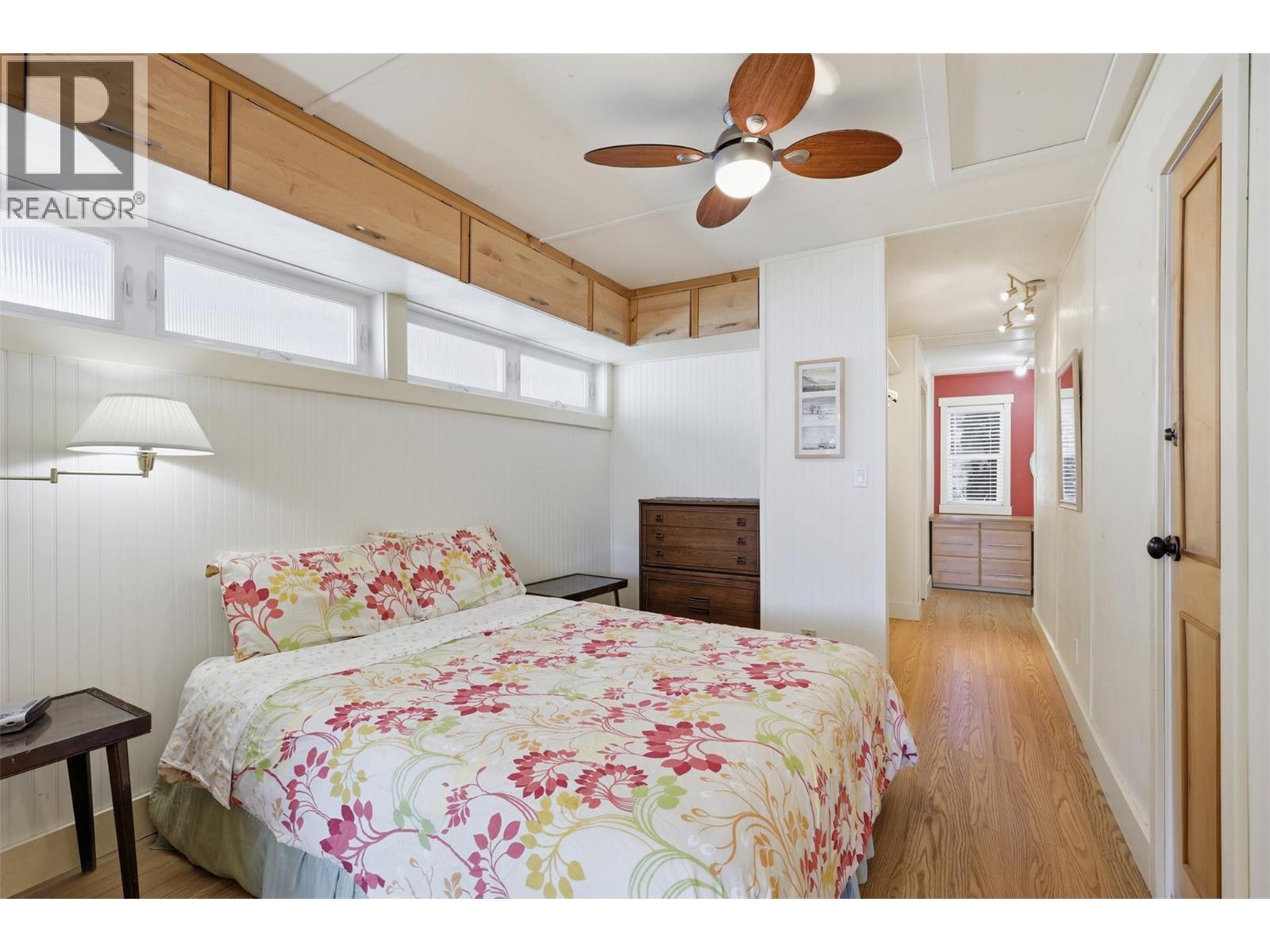 327 Lakeshore Drive - 17