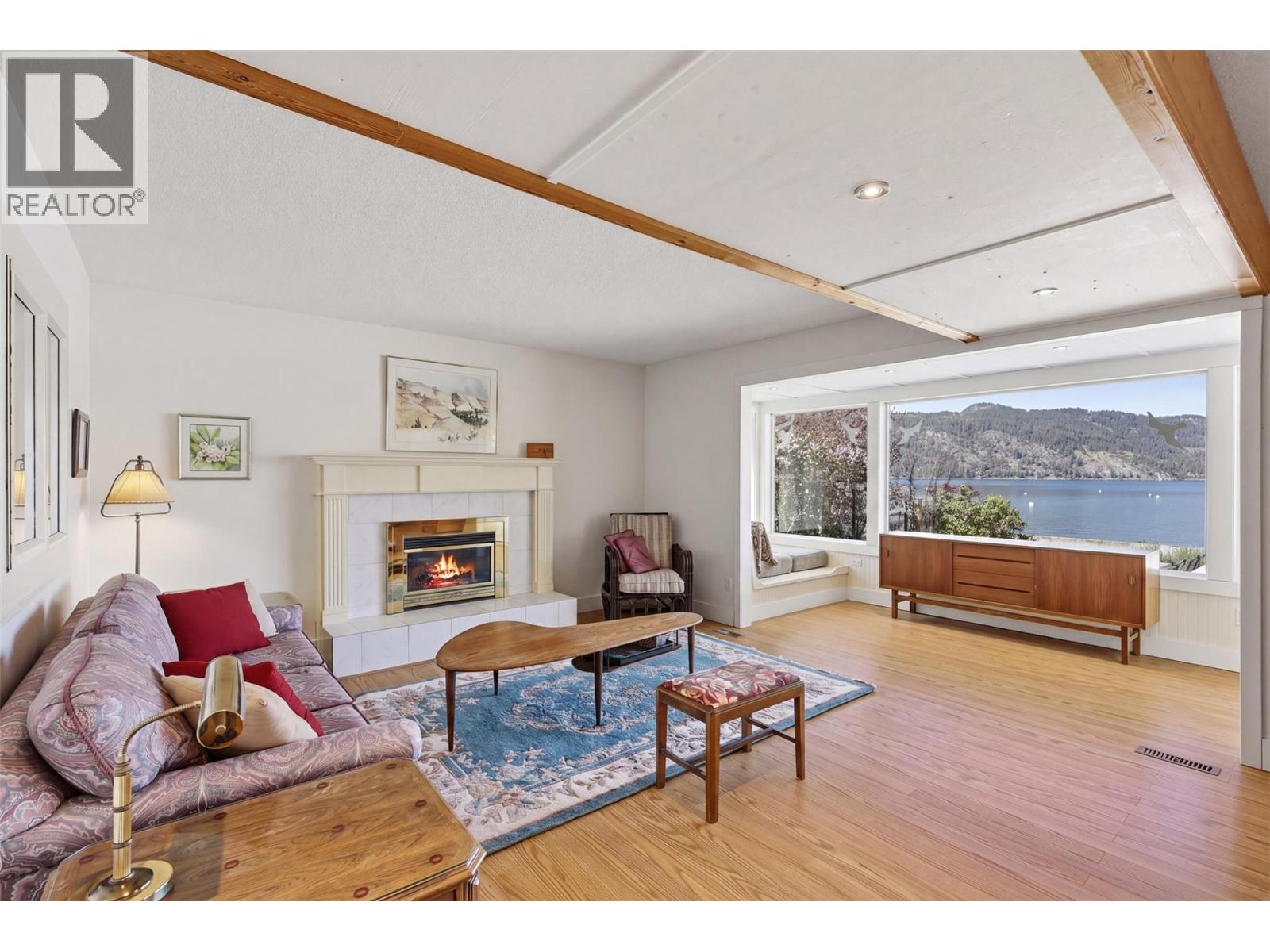327 Lakeshore Drive - 7