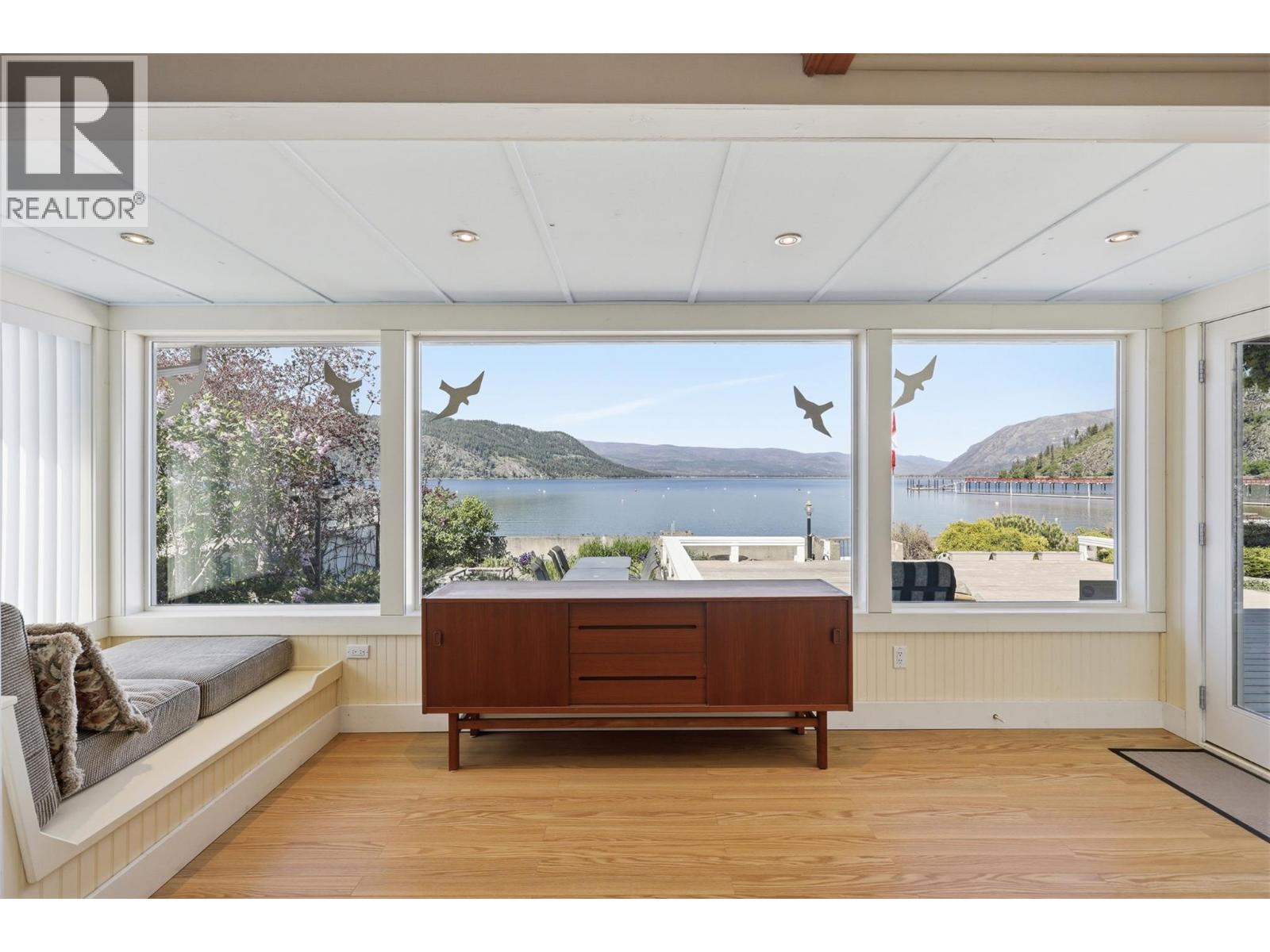 327 Lakeshore Drive - 9