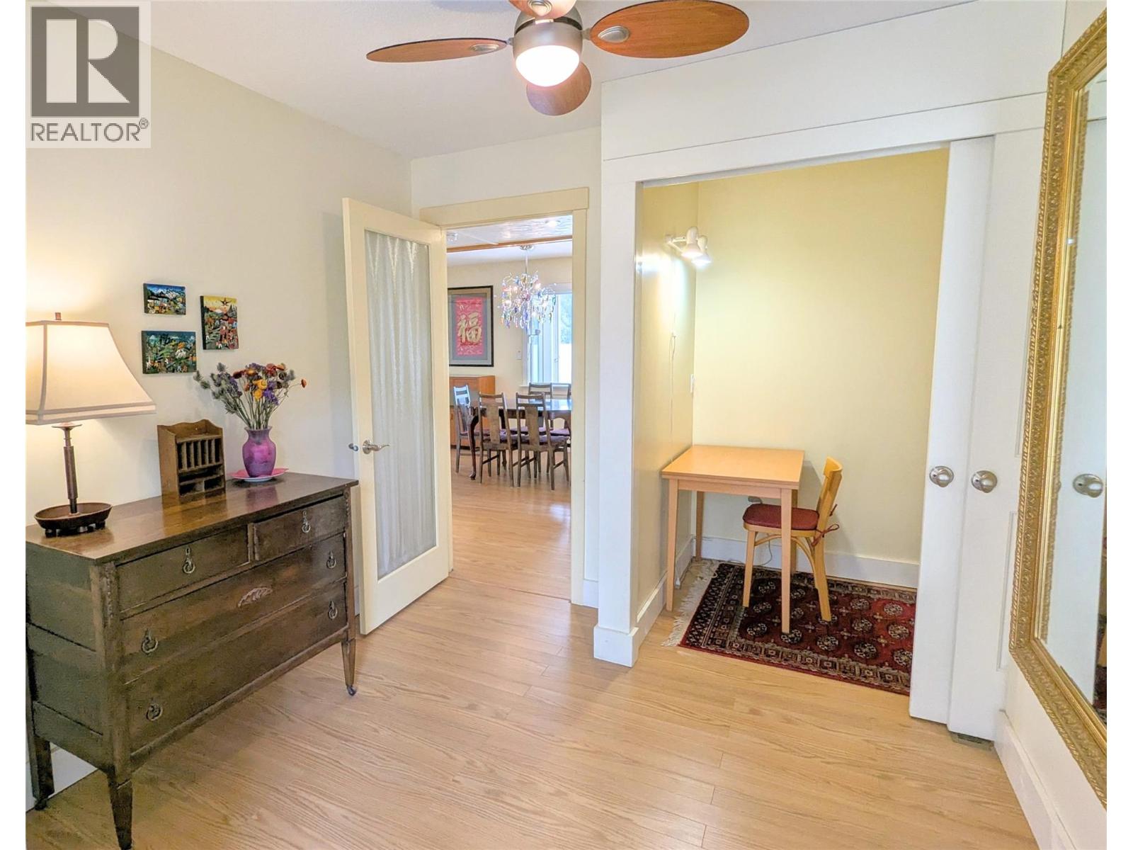 327 Lakeshore Drive - 5