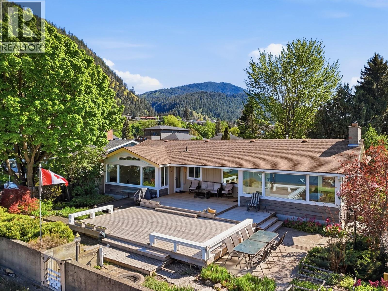 327 Lakeshore Drive - 33