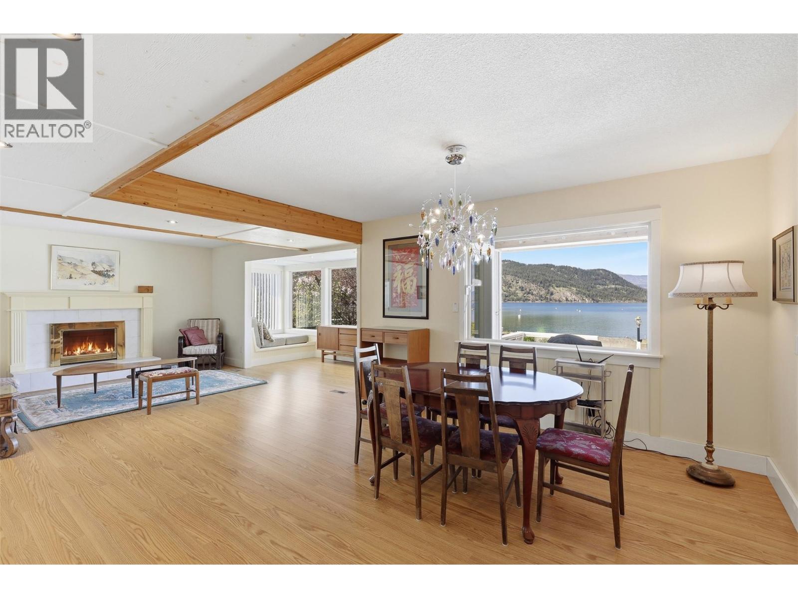 327 Lakeshore Drive - 10