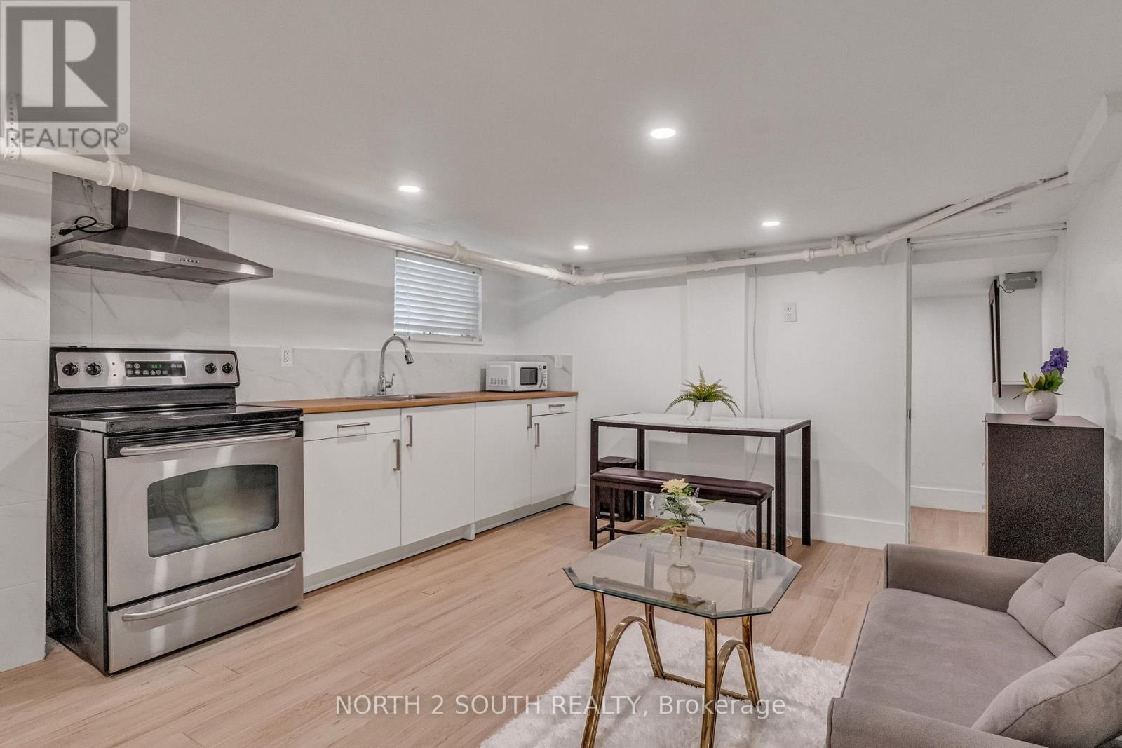 28 TEIGNMOUTH AVENUE - 33