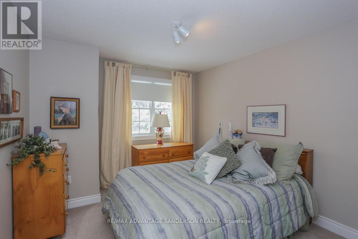 1796 GAINSBOROUGH ROAD - 32