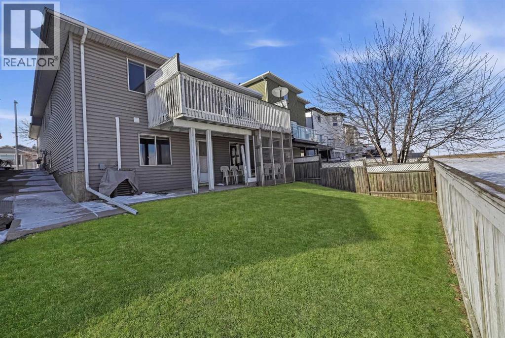63 Anaheim Crescent NE - 32