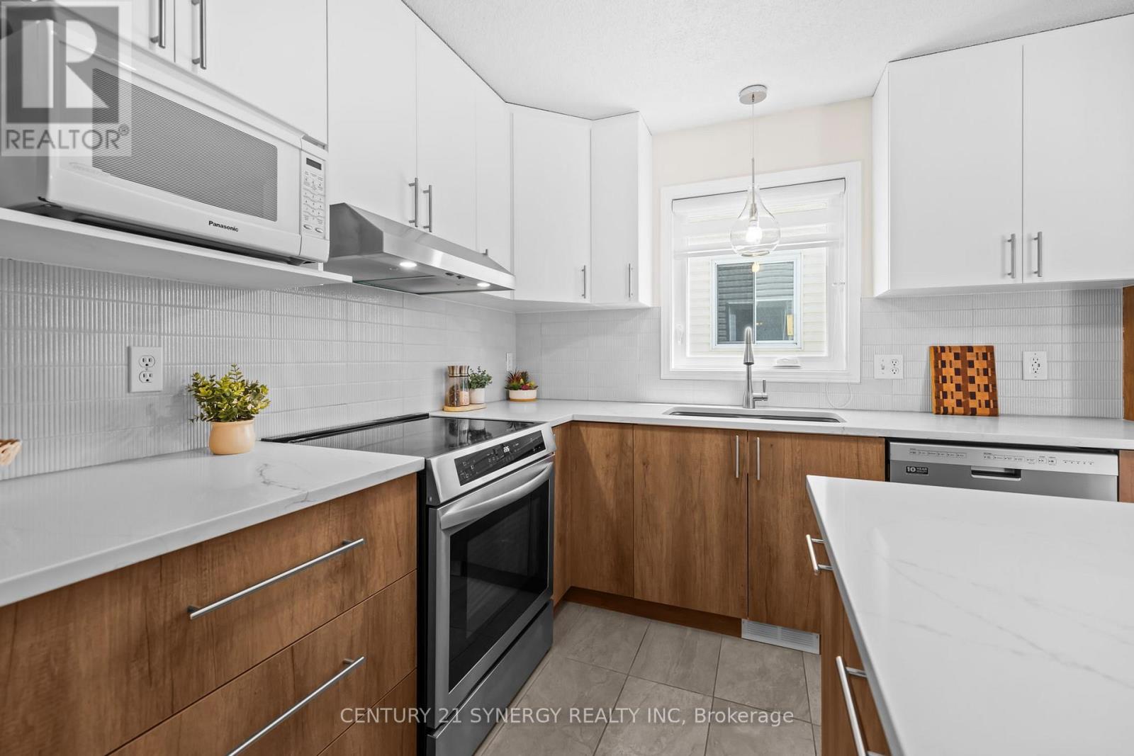 3315 ELIE CRESCENT - 16