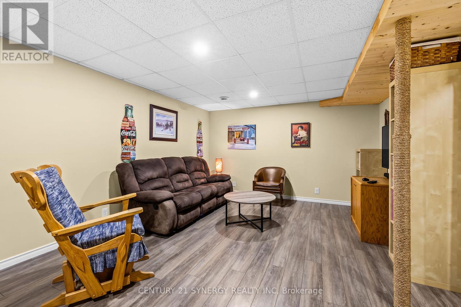 3315 ELIE CRESCENT - 33