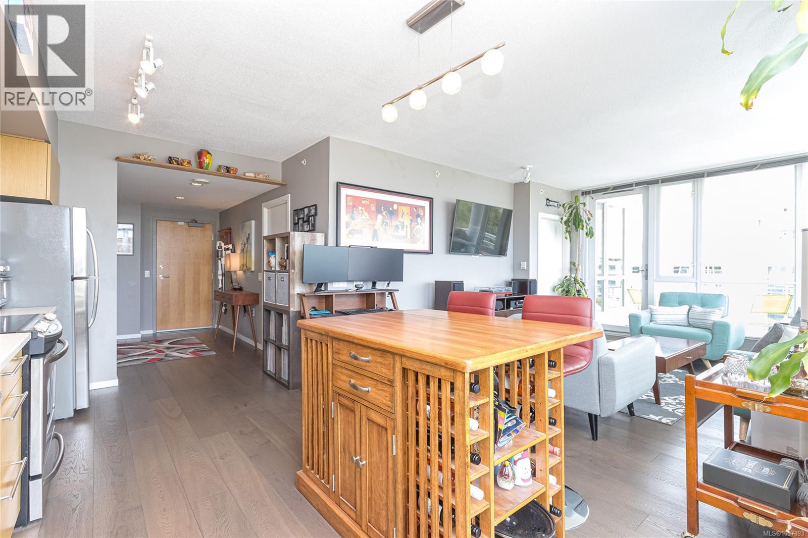 #706 834 Johnson St - 11