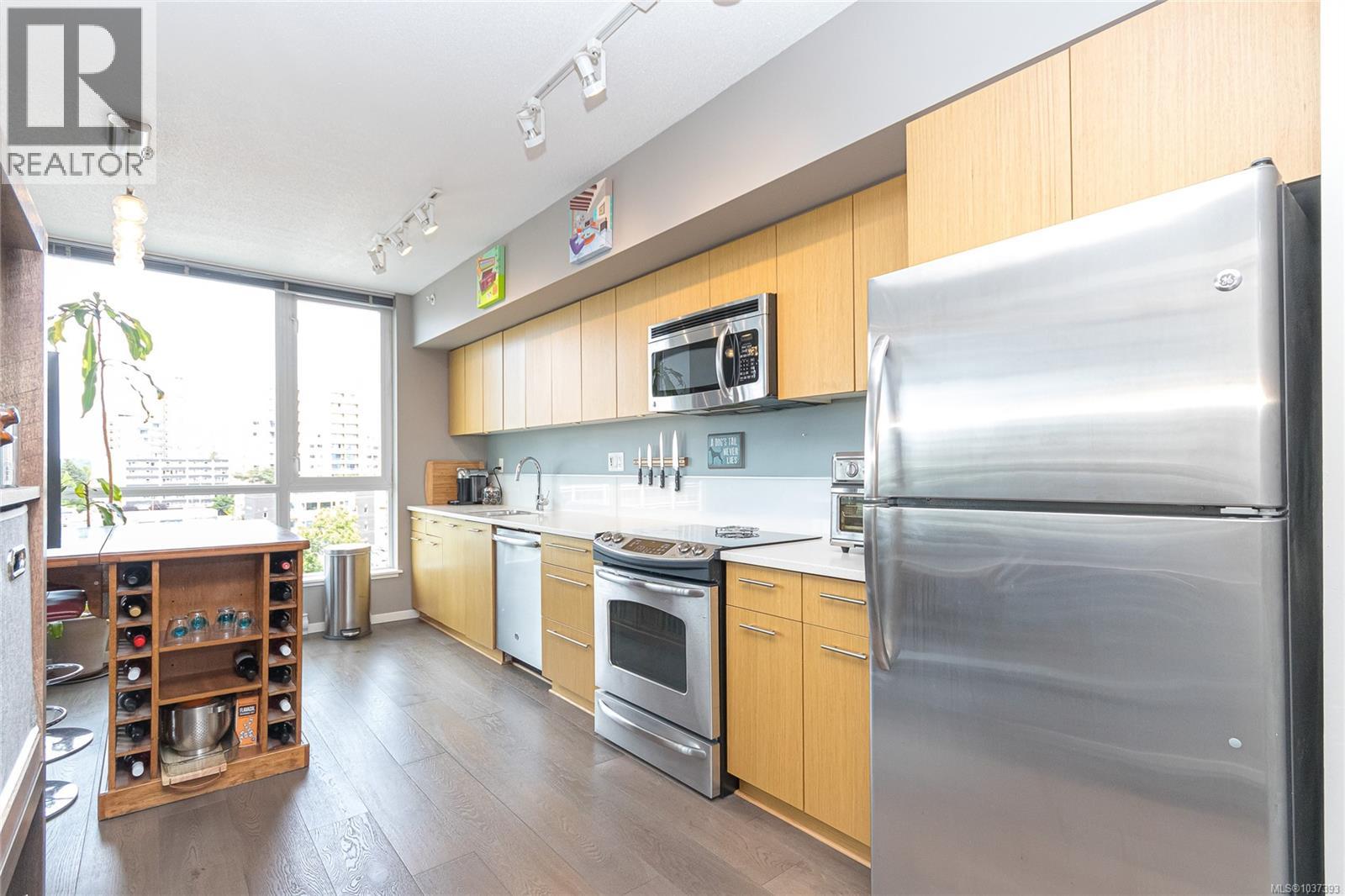 #706 834 Johnson St - 9
