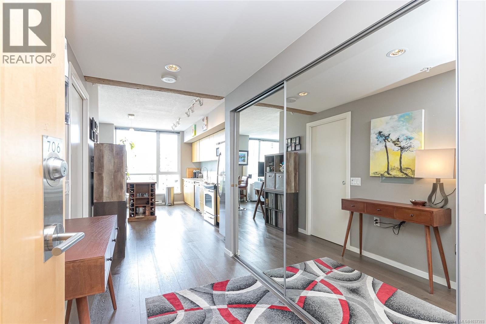 #706 834 Johnson St - 3