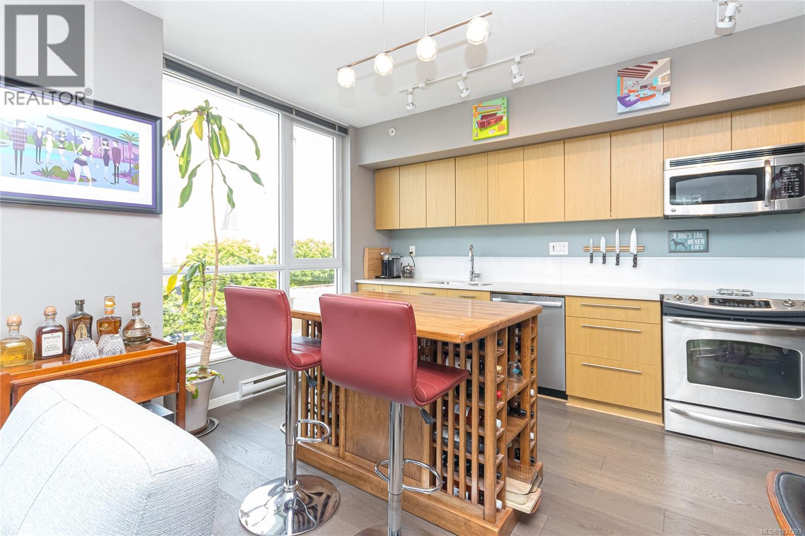 #706 834 Johnson St - 8
