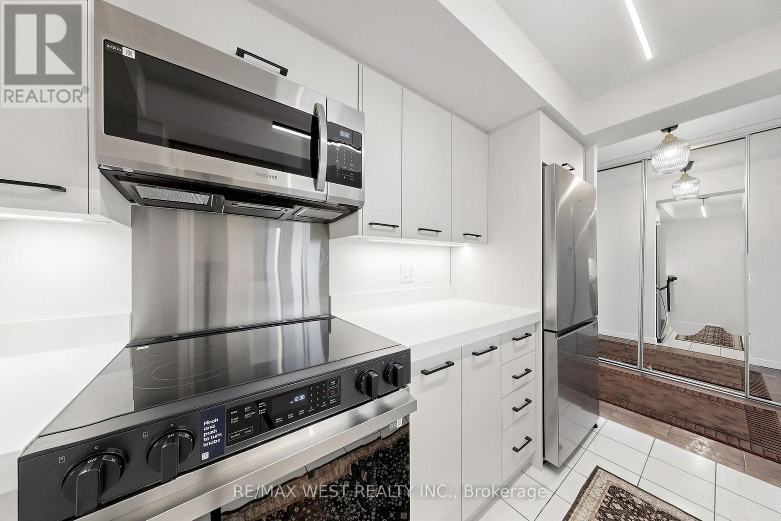 #1302 5 CONCORDE PLACE - 19