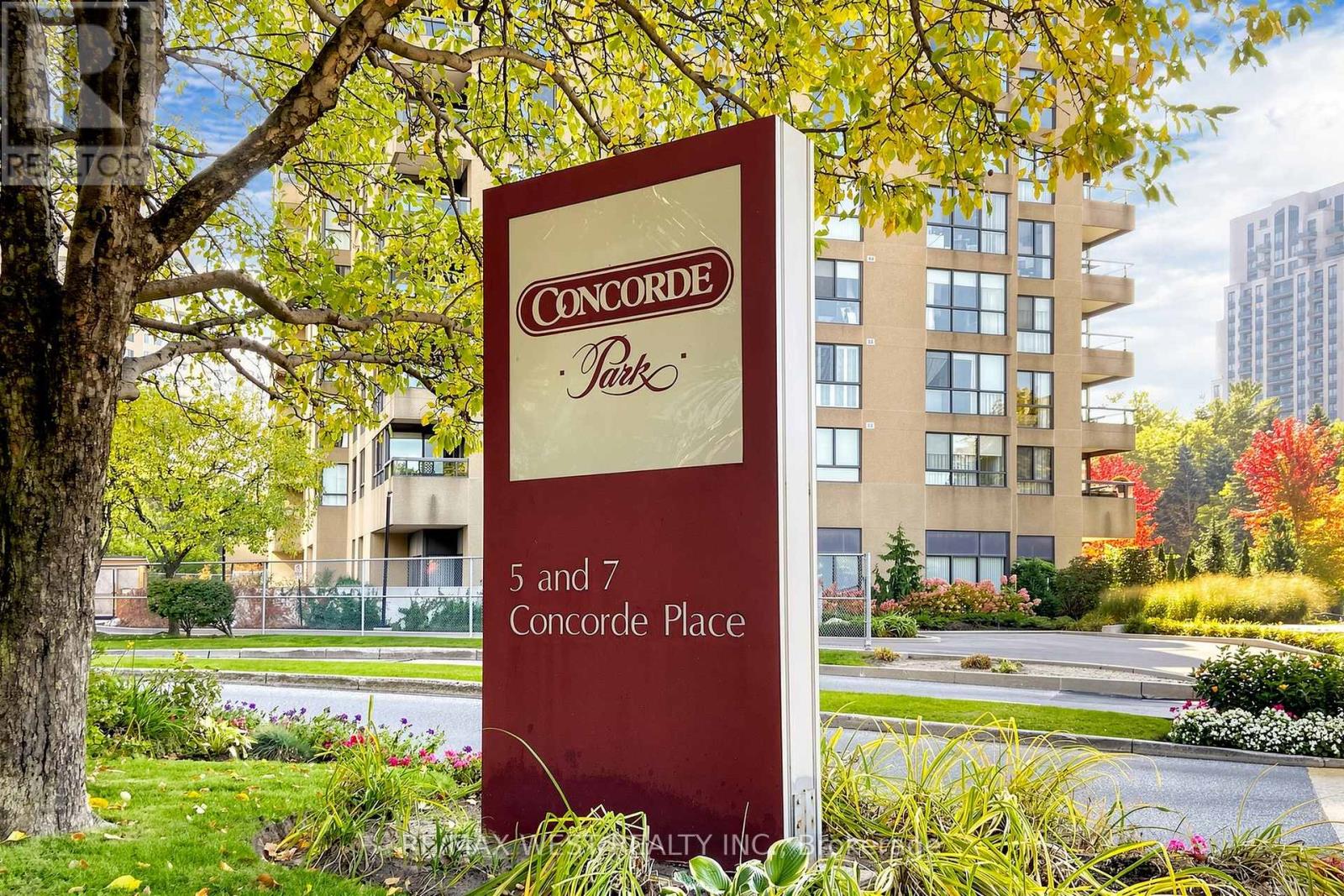 #1302 5 CONCORDE PLACE - 3