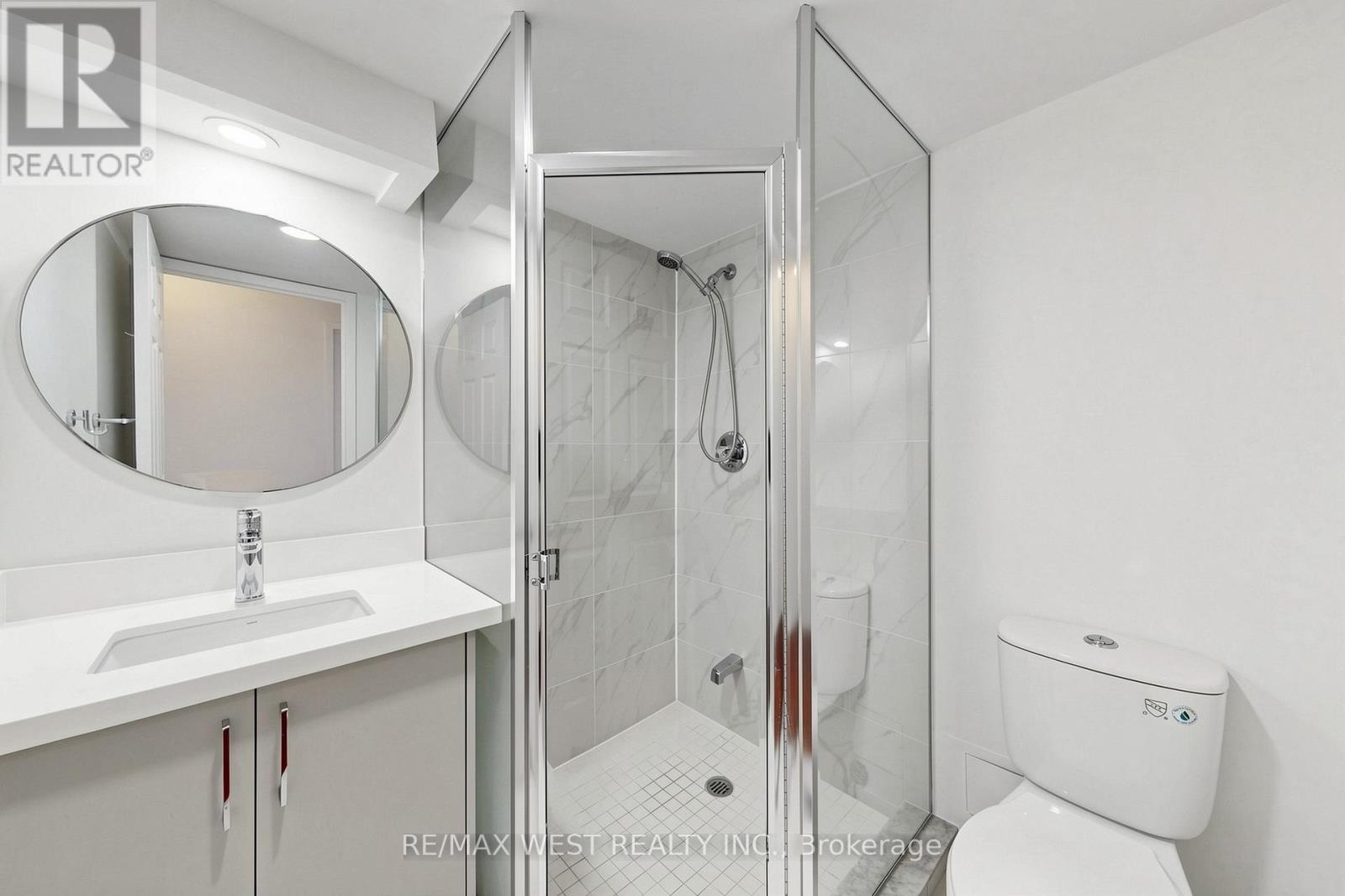 #1302 5 CONCORDE PLACE - 32