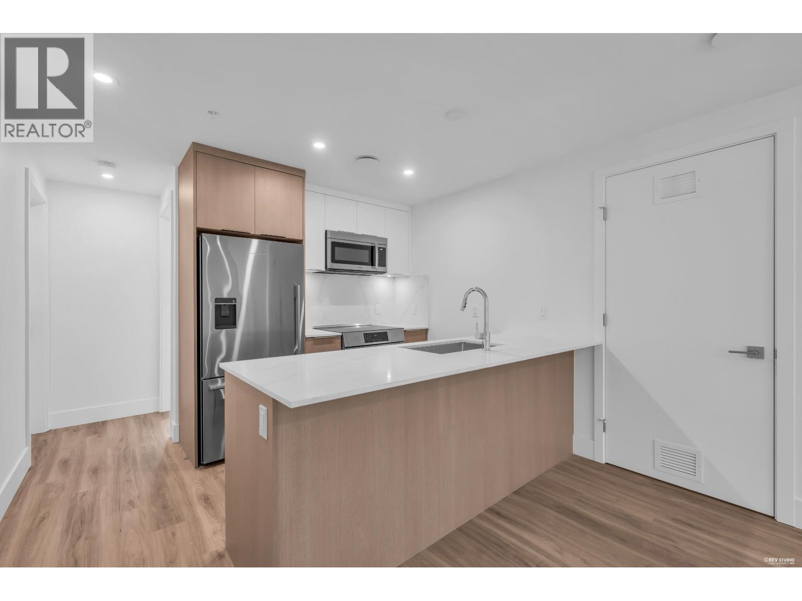 104 2250 E 1ST AVENUE — photo 3