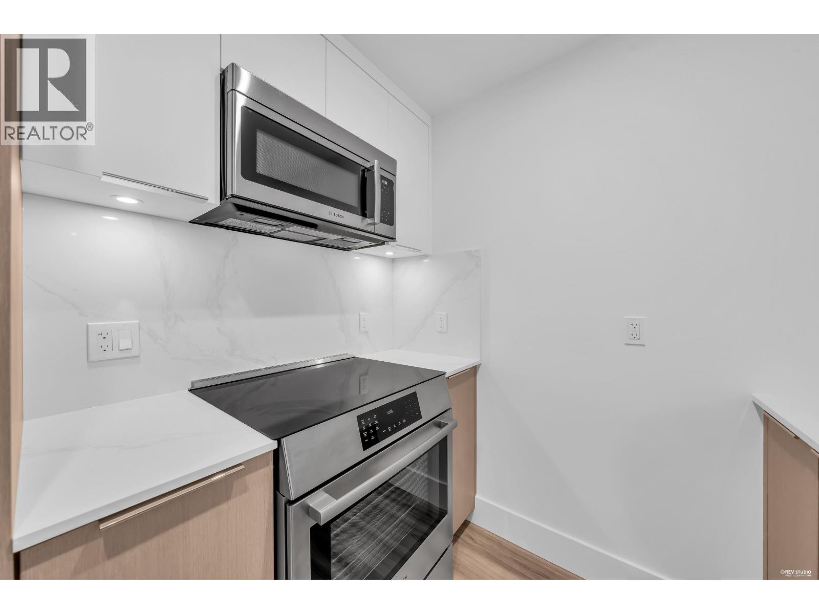 104 2250 E 1ST AVENUE — photo 5