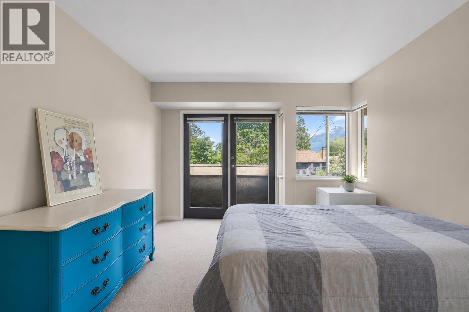 6372 DOUGLAS STREET, West Vancouver