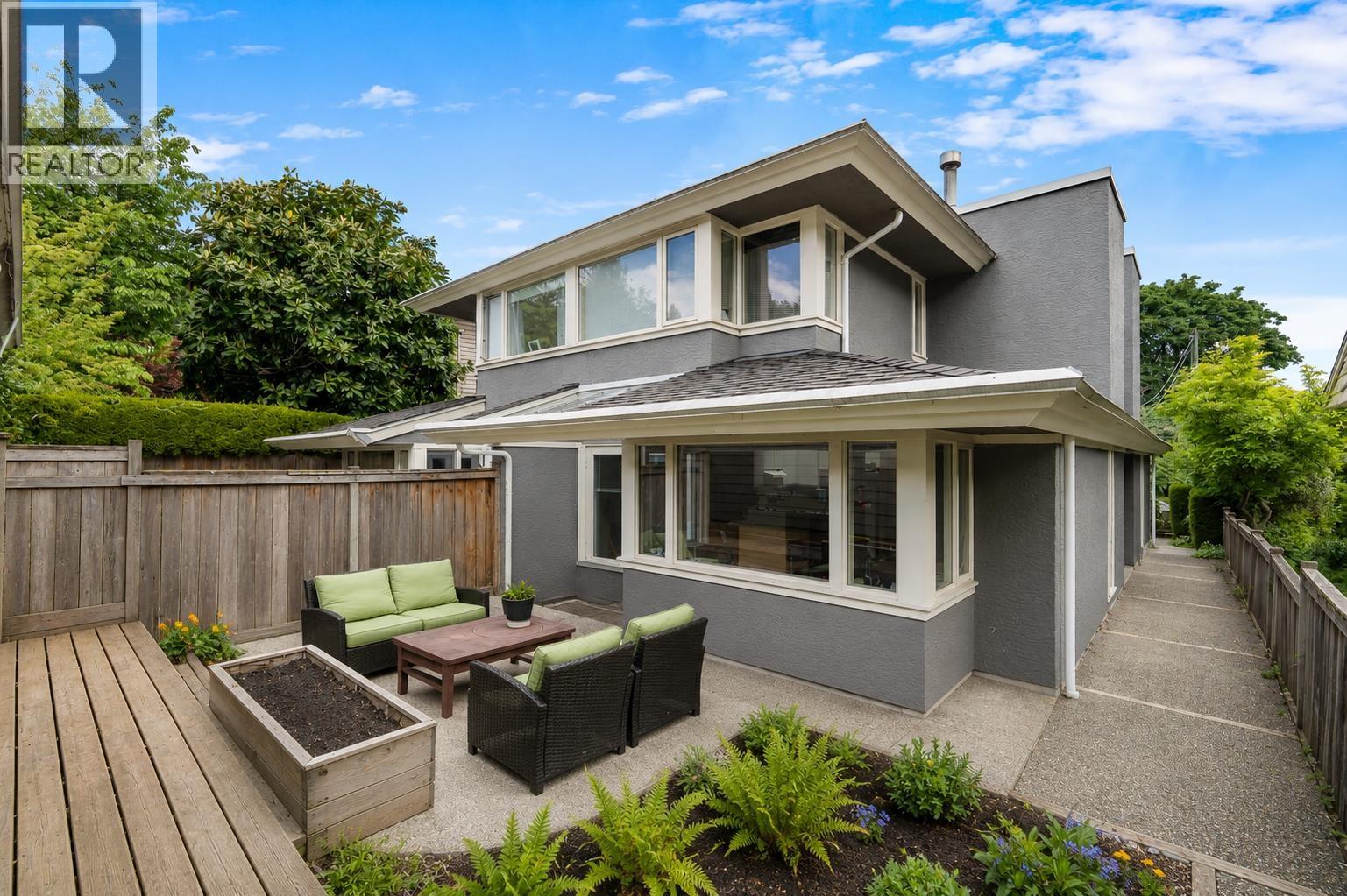 6372 DOUGLAS STREET, West Vancouver