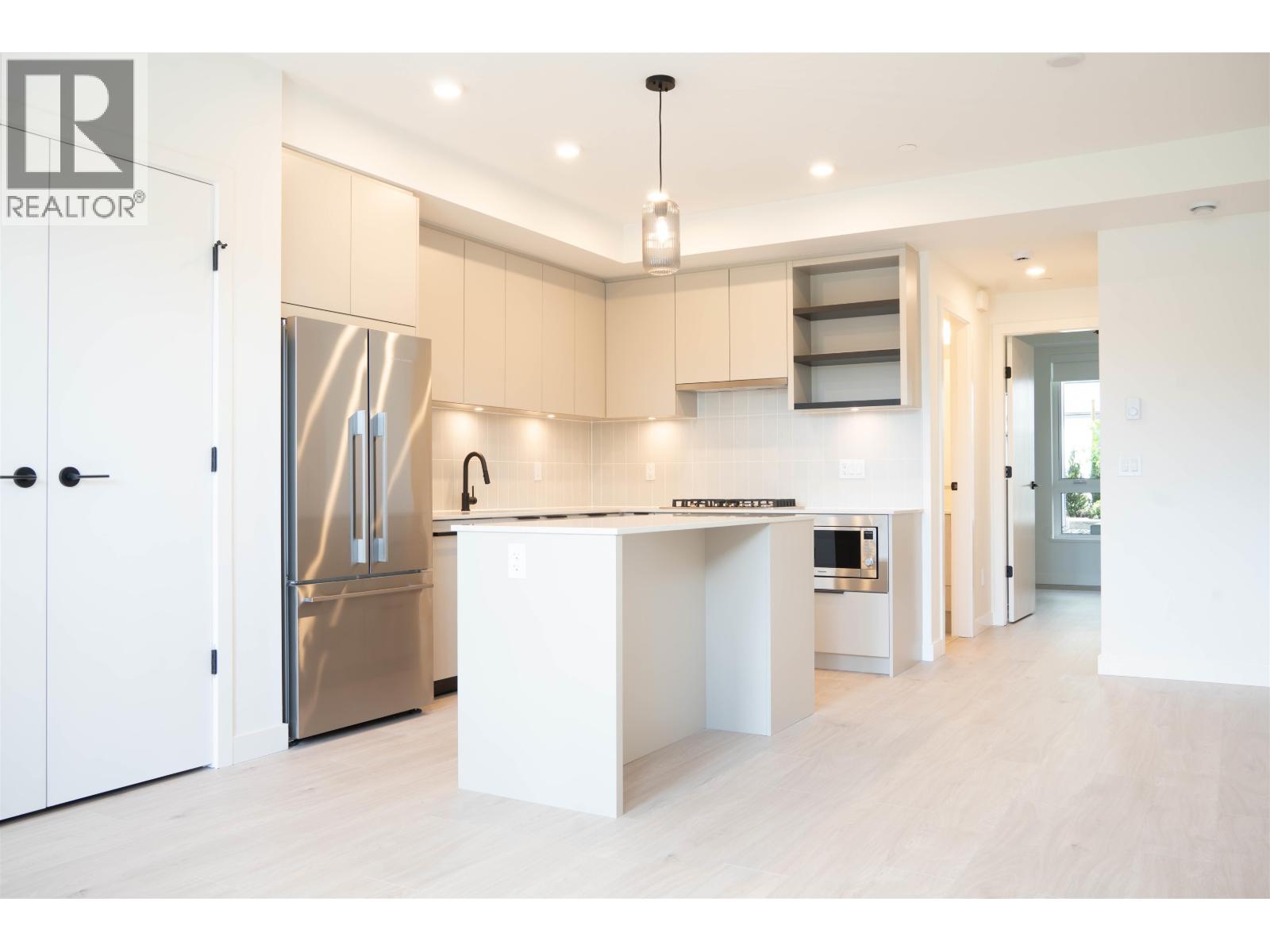 110 921 GRANT STREET — photo 2