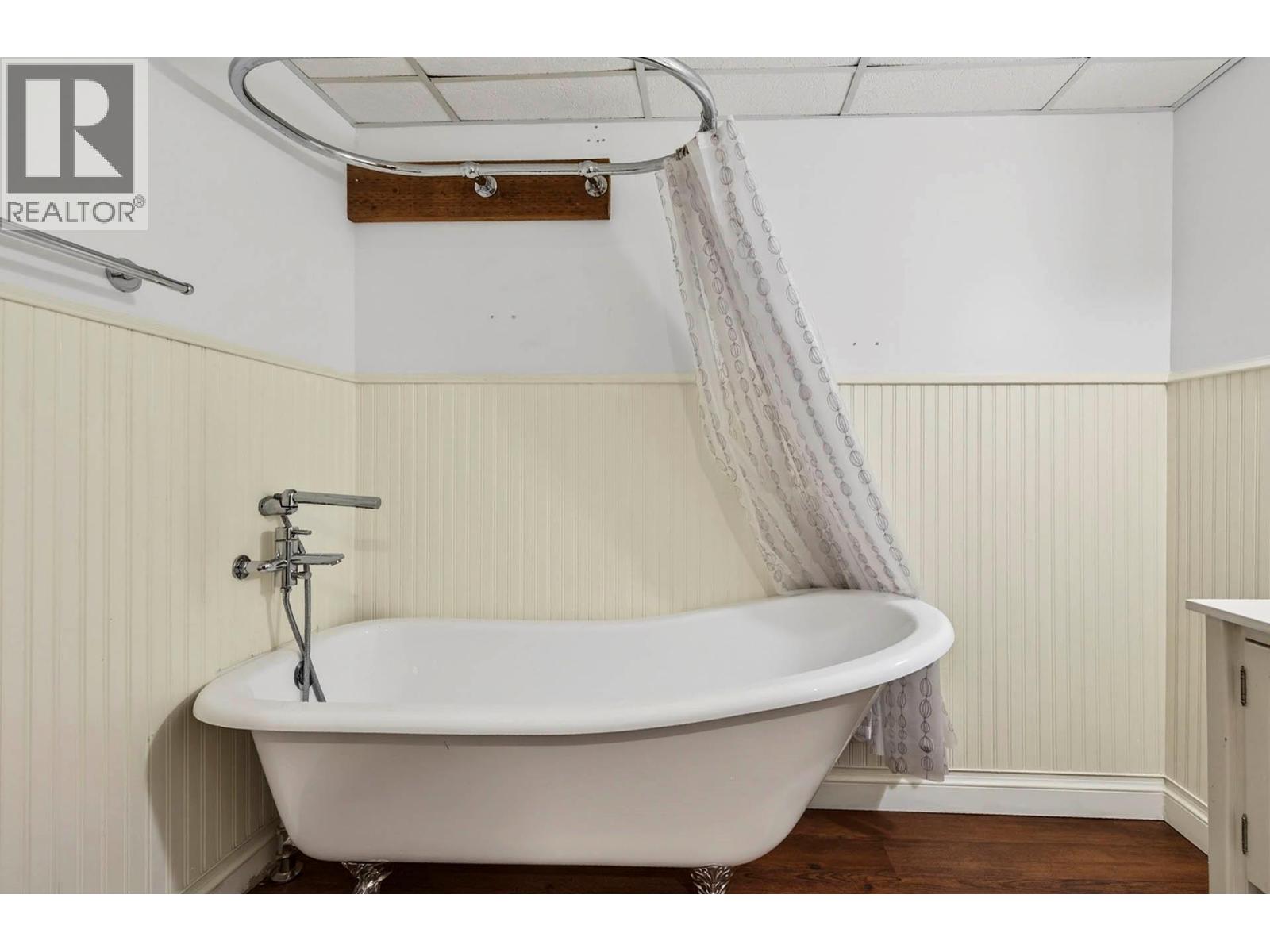 #3 790 Holt Street - 22