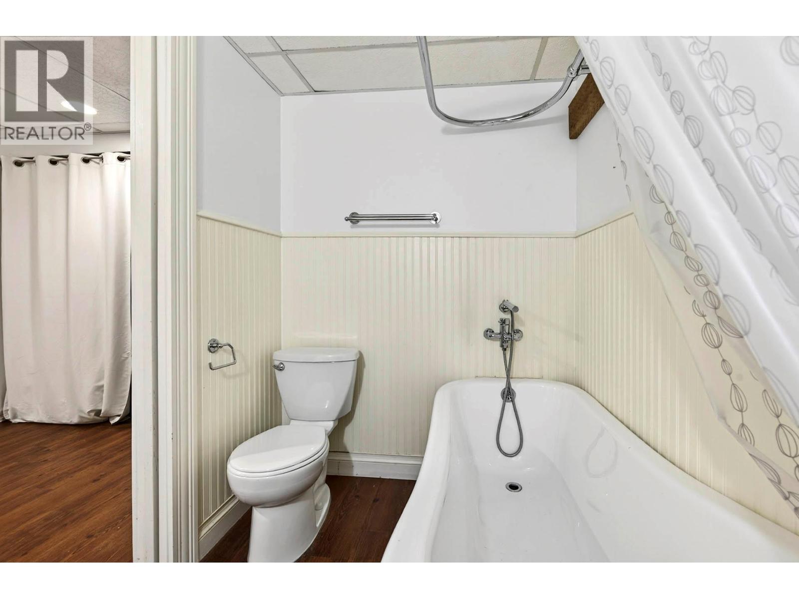 #3 790 Holt Street - 23