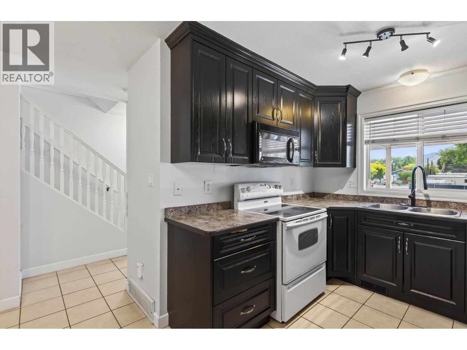 #3 790 Holt Street - 5