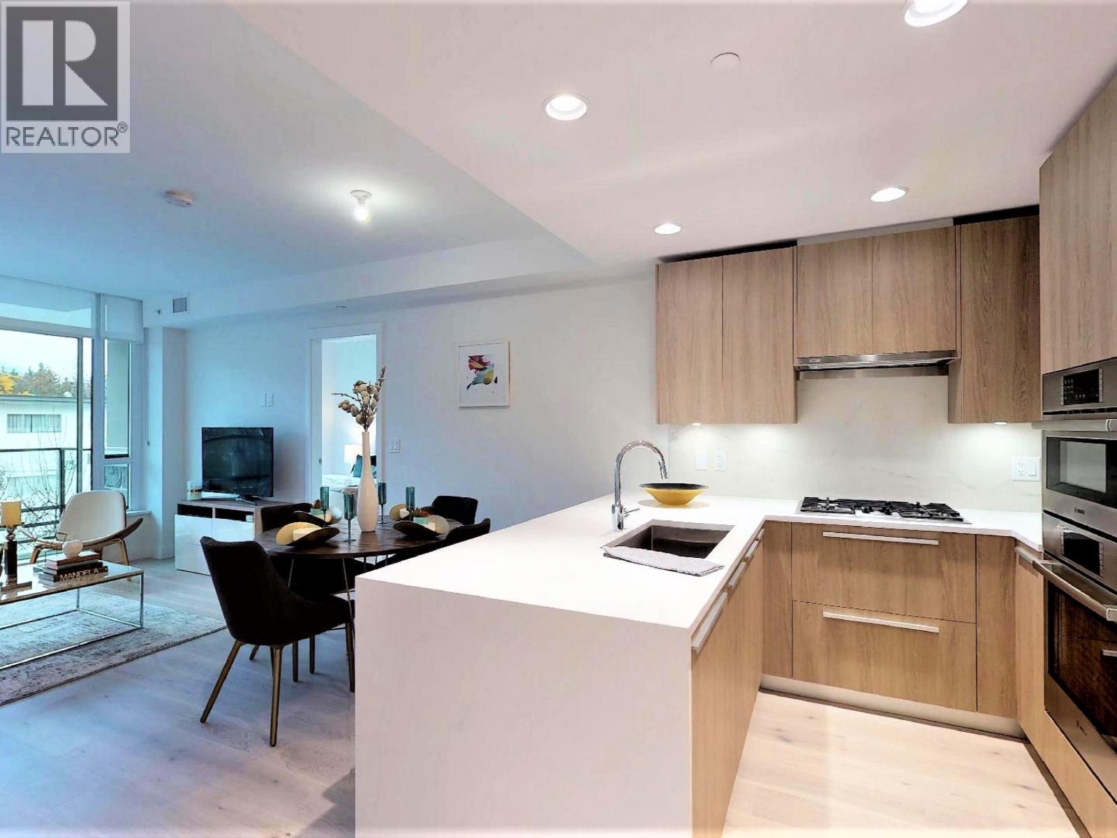 202 1295 CONIFER STREET, North Vancouver