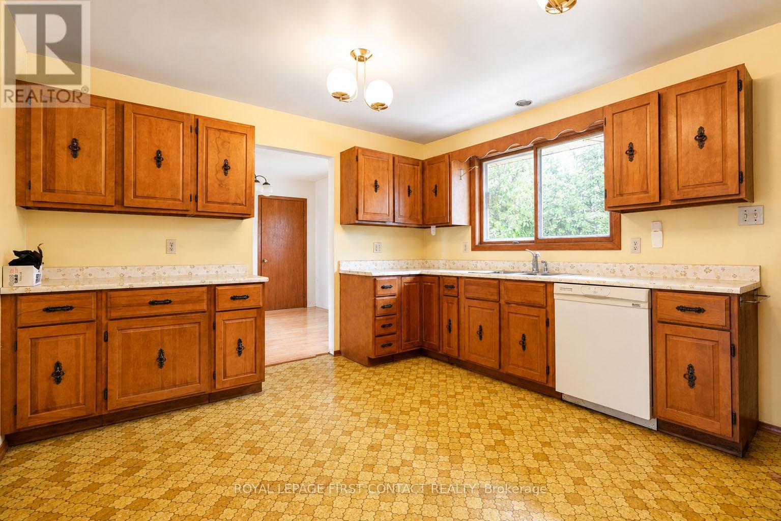 303 SHORELINE DRIVE - 22