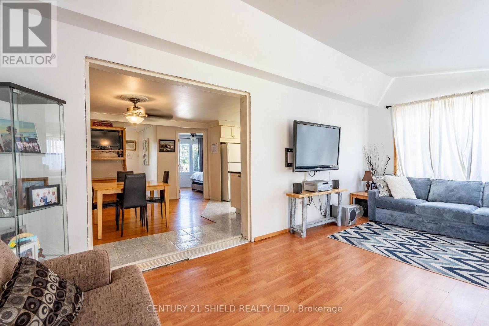 1320 AUBIN AVENUE - 11