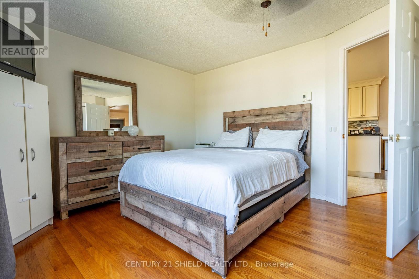 1320 AUBIN AVENUE - 13