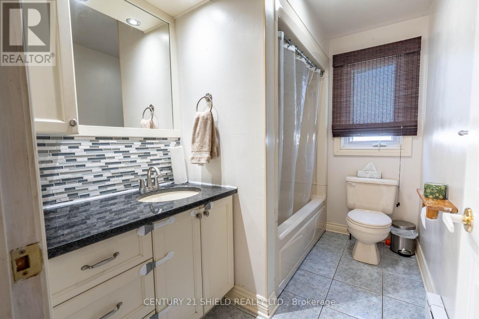 1320 AUBIN AVENUE - 19