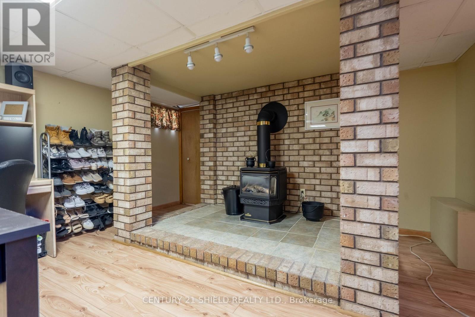 1320 AUBIN AVENUE - 26