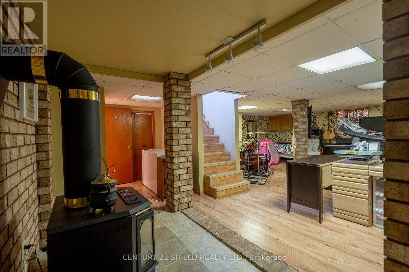 1320 AUBIN AVENUE - 27