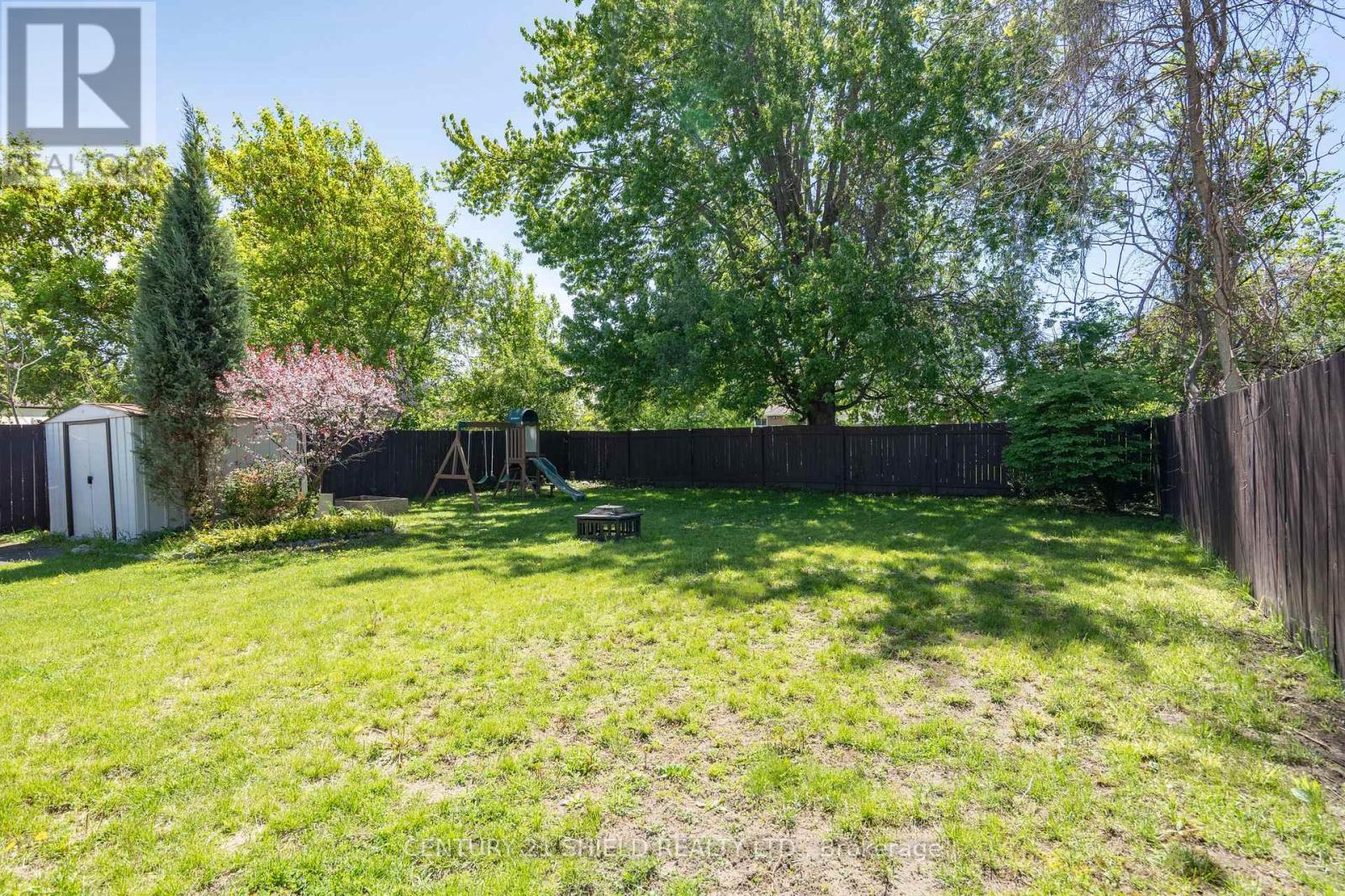 1320 AUBIN AVENUE - 32