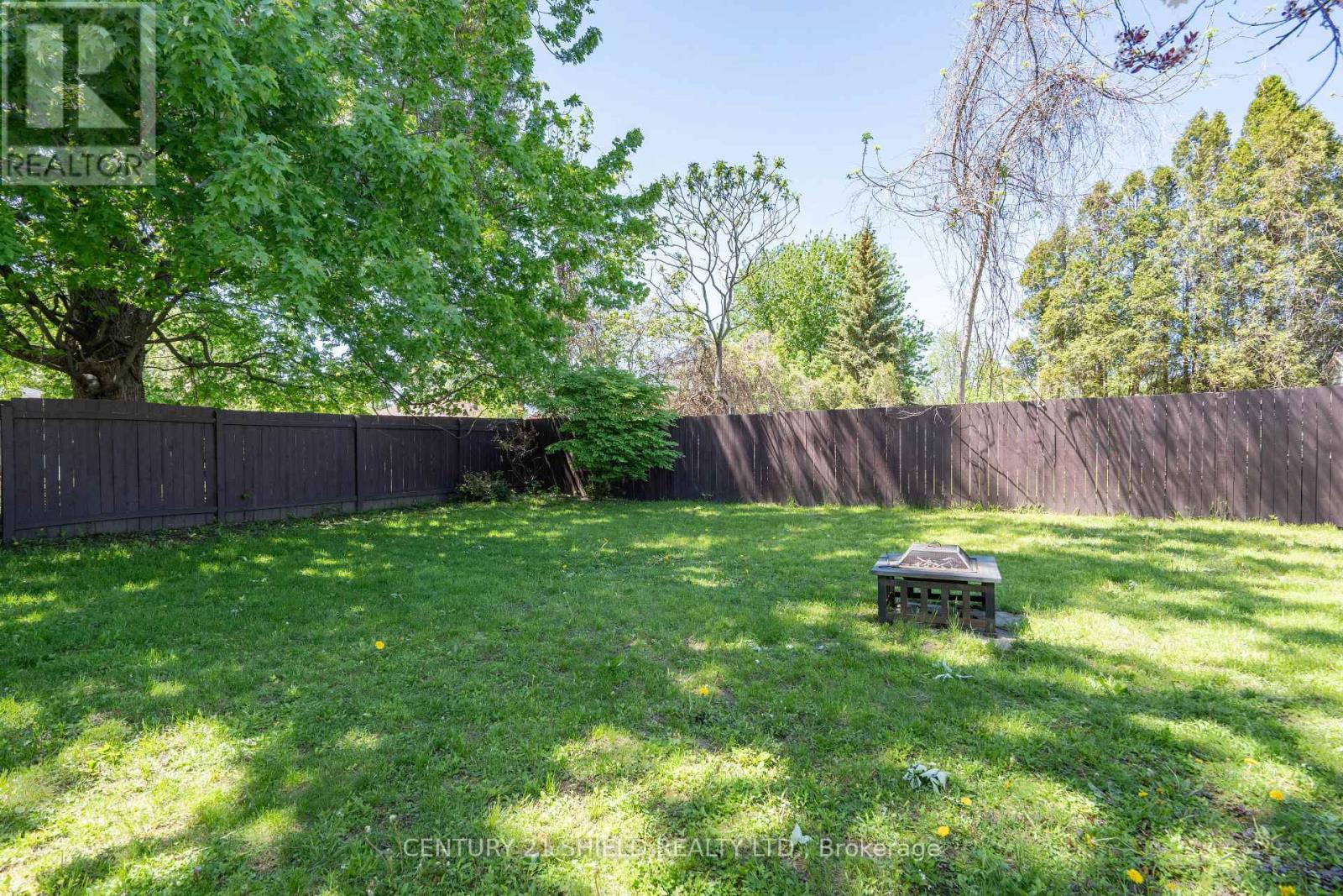 1320 AUBIN AVENUE - 33